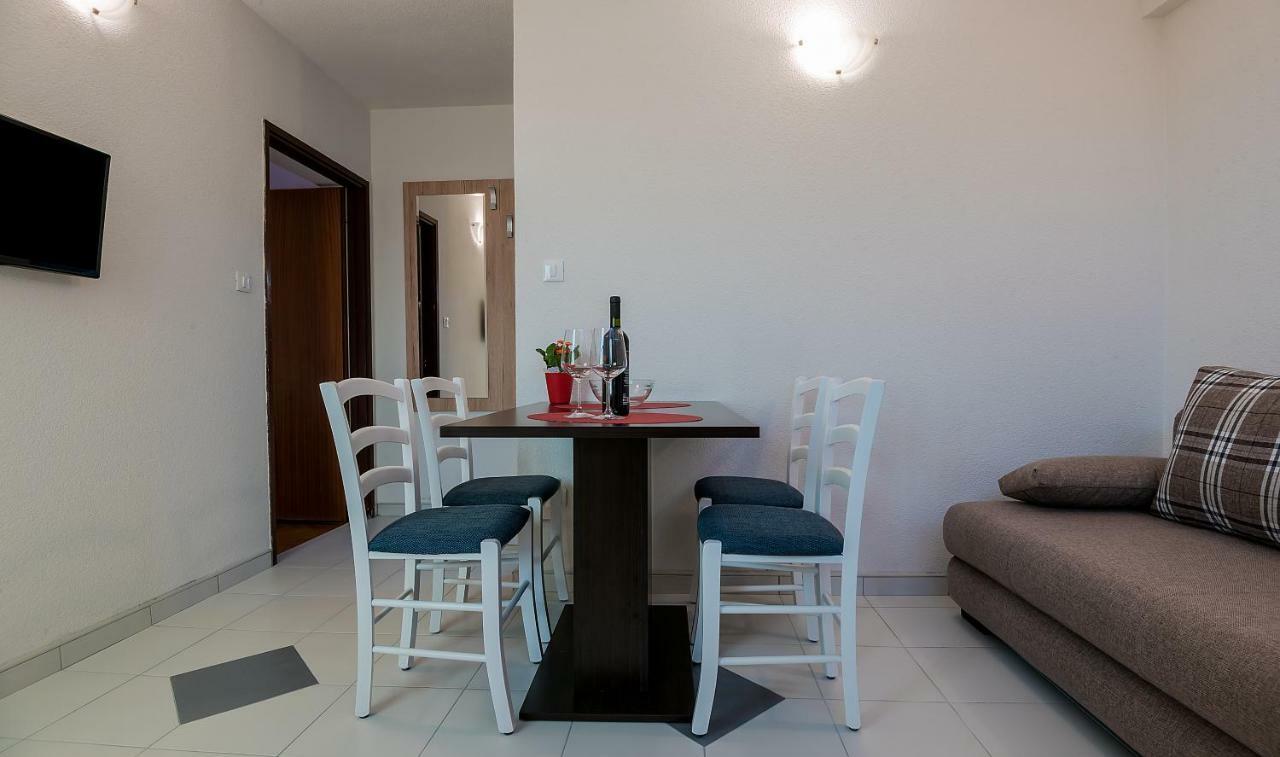 Apartmani Luka Baška Voda Extérieur photo